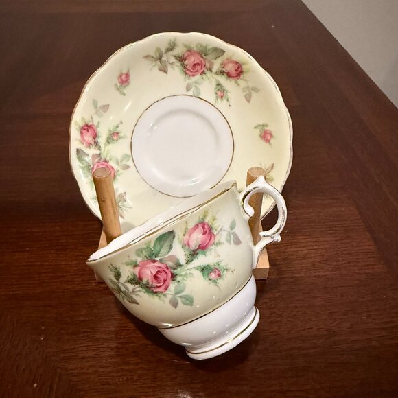 Colclough English Tea Cup and Saucer Set - Yellow with Pink Roses - Picture 5 of 6